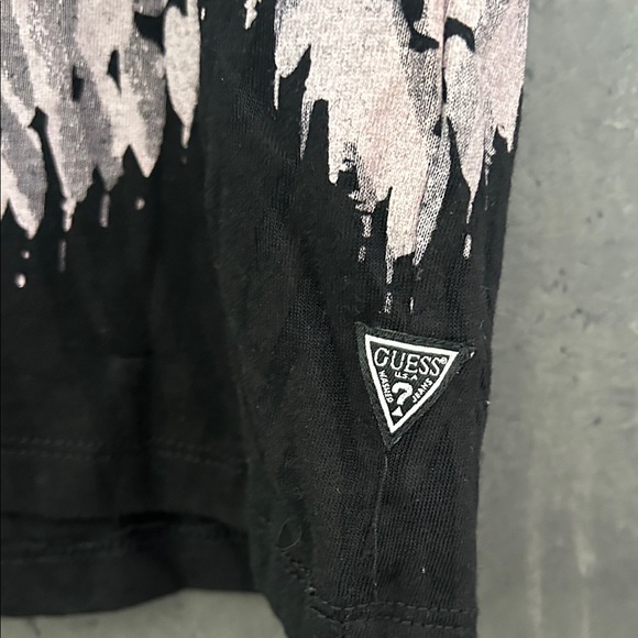 Guess Men's Multicolor Zigzag Tee NWT Sz medium short sleeve casual colorful - Picture 3 of 8